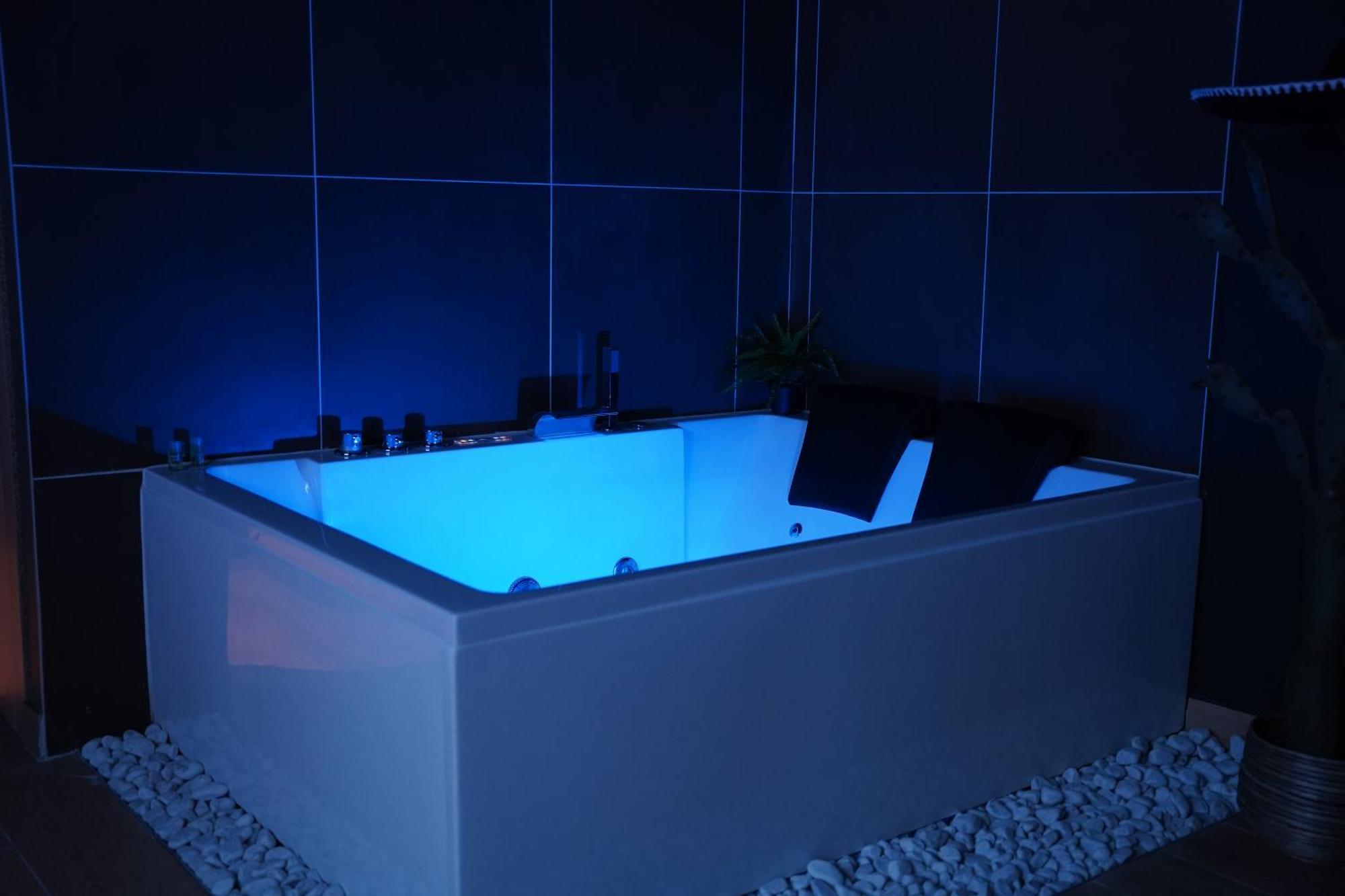 Junglia Suite - Spa & Cine Bourg-en-Bresse Extérieur photo
